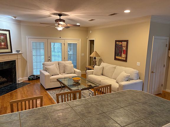 3rd image of 15 Charleston Cir