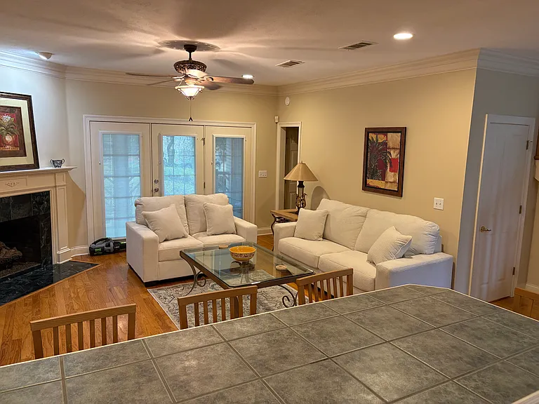 15 Charleston Cir — Photo 3