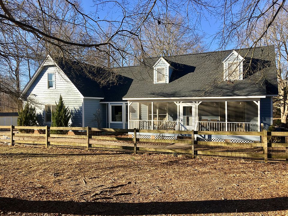 2nd image of 207 Lake St