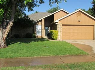 8325 Cloverglen Ln, Fort Worth, TX 76123