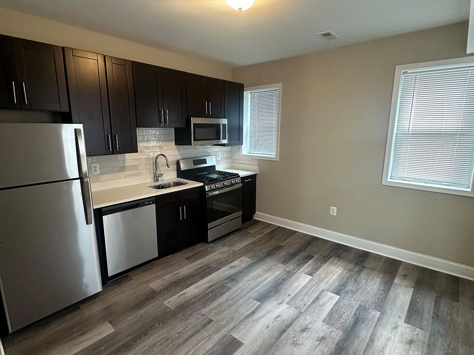 3 bed, 1.5 bath, $1,900 — Photo 4