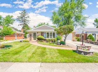 606 W Lonnquist Blvd, Mount Prospect, IL 60056