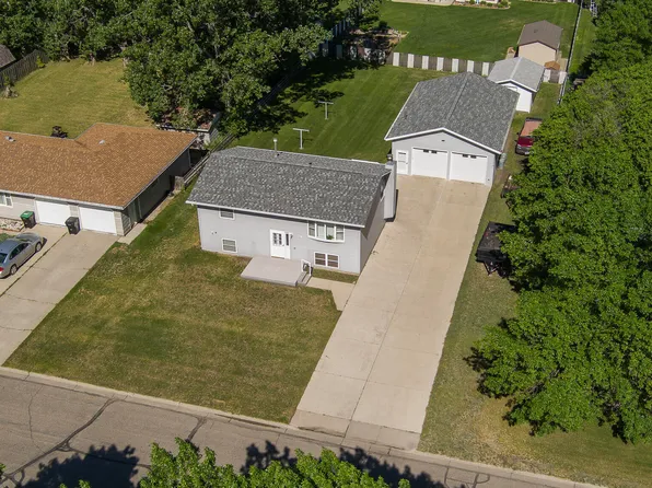 74 McDougall Dr, Bismarck, ND 58504