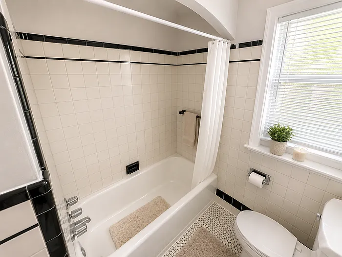 2 bed, 1.0 bath, 900 sqft, $1,300 — Photo 3