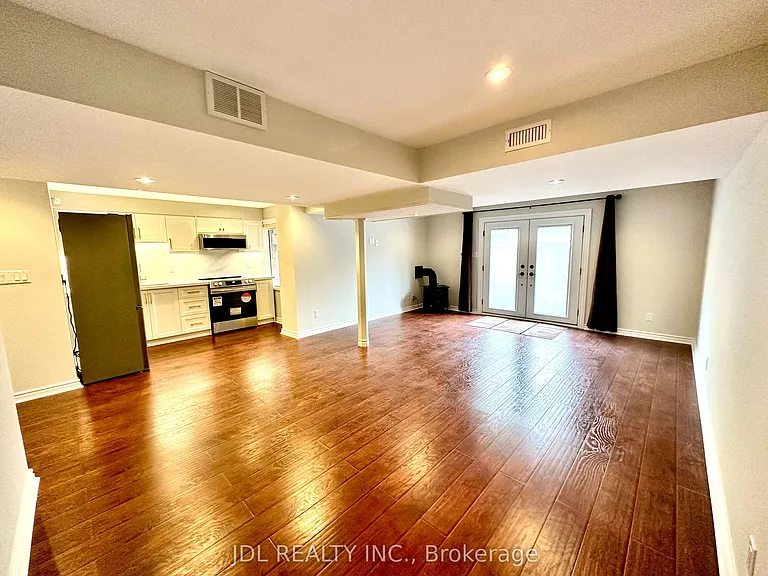 32 Bestview Cres #WALKOUT BASEMENT — Photo 1