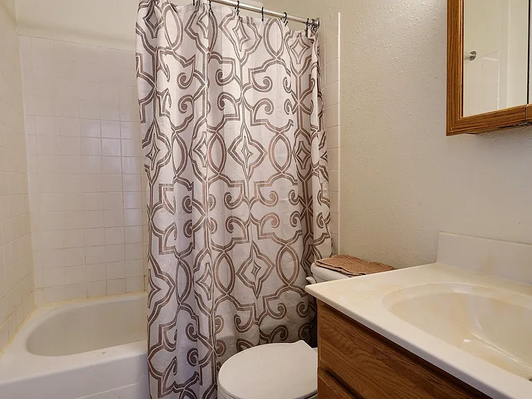 Fargo, ND Kingswood Apartments | Bathroom