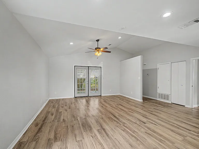 126 Manchester St — Photo 18