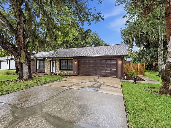3rd image of 483 Spruceview Dr