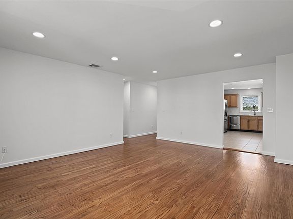 4th image of 223 Hillside Pl Floor 2