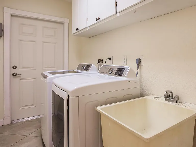 3840 NE 22nd Way — Photo 30