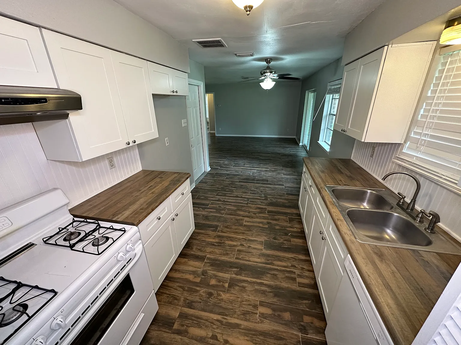 3 bed, 1.5 bath, 1240 sqft, $1,900 — Photo 4