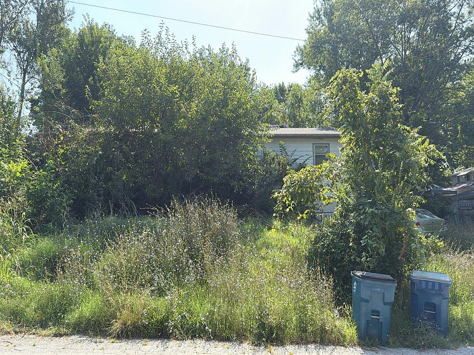 1st image of 902 S 5th St