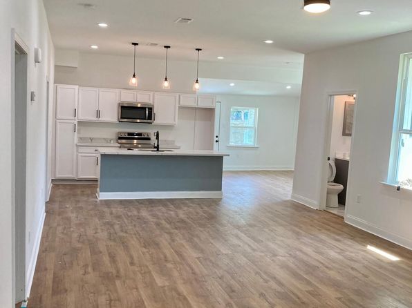 411 Michigan Ave, Port Allen, LA 70767