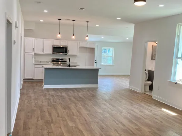 411 Michigan Ave, Port Allen, LA 70767