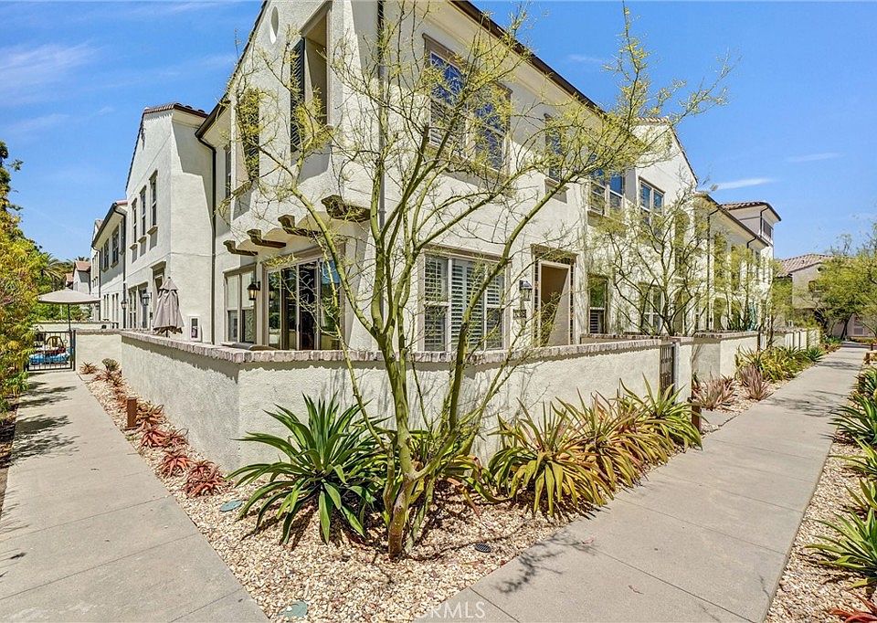 1st image of 1009 El Paseo