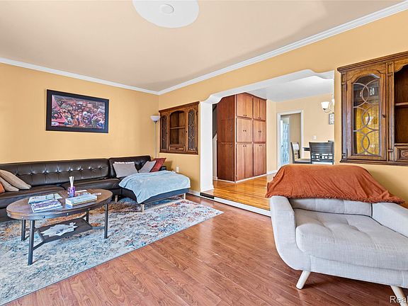 5th image of 20704 Lancaster St