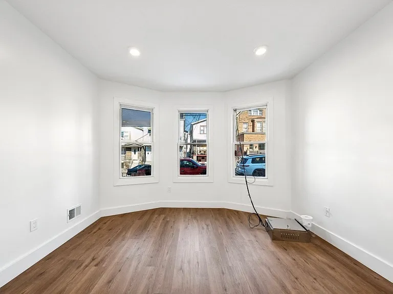 275 Claremont Ave #2 — Photo 3