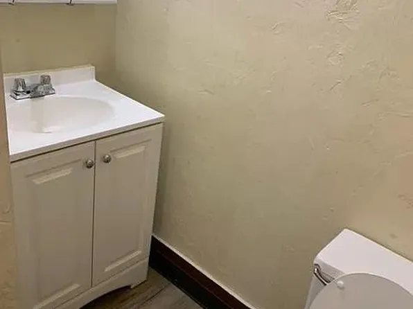 23 Singer Ave APT 3L, Mc Kees Rocks, PA 15136