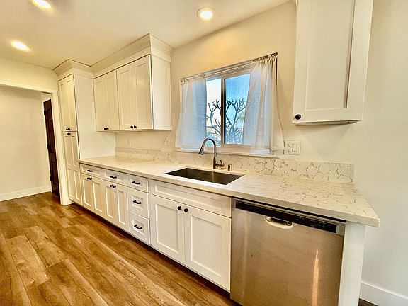 5th image of 1263 Thalia St