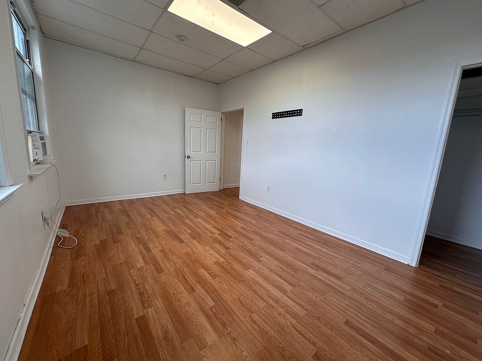 MODERN double pained glass windows, large bedroom, spacious WALK IN closet