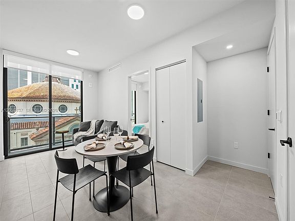 4th image of 121 NE 5th St #3706