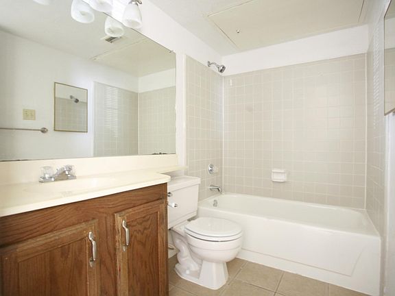 4th image of 1518 Burgundy St