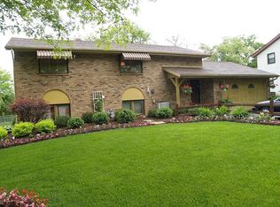 2014 Santa Monica Dr, Rockford, IL 61108