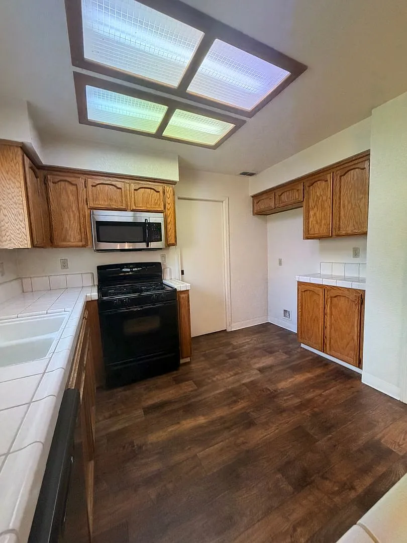 Coming Soon 3 Bedroom 2.5 Bathroom Home In Desirable Folsom — Photo 3