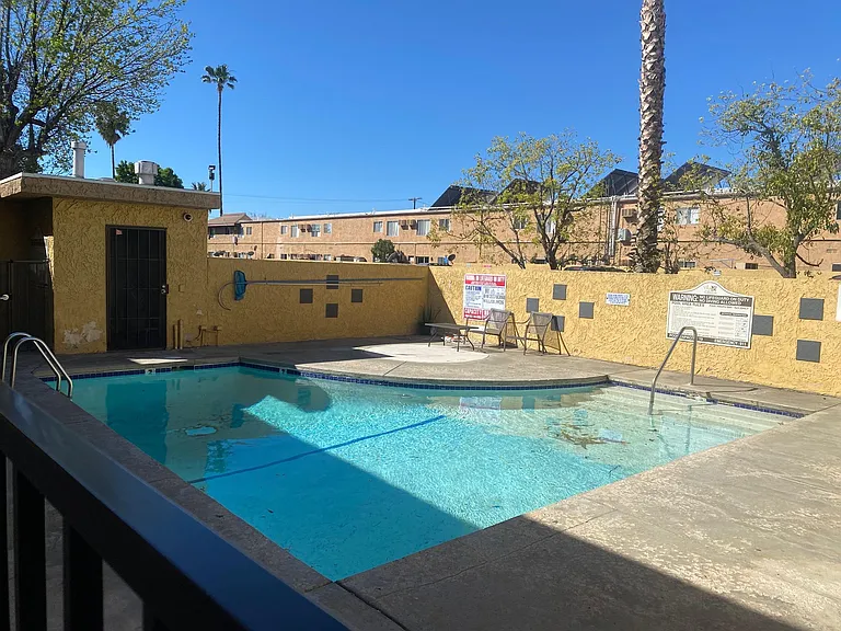 7116 Milwood Ave — Photo 1