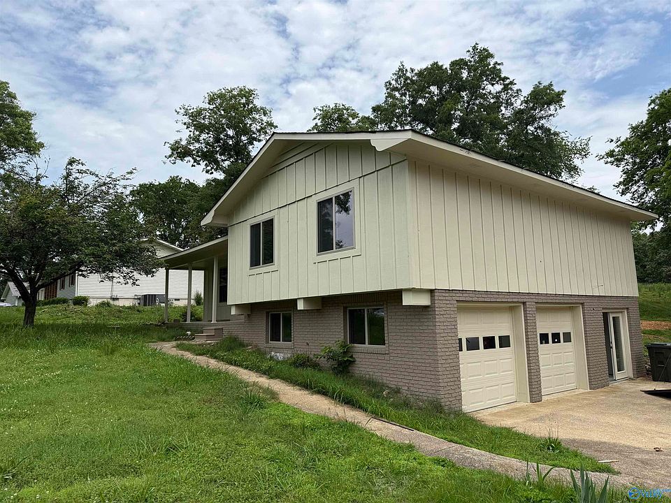 2nd image of 1605 Phillips Dr