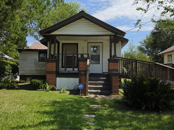 2852 Bertram St, Marianna, FL 32448