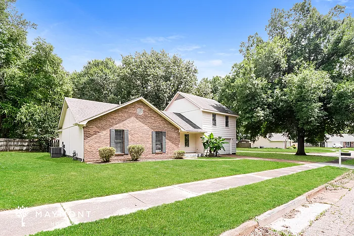 4 bed, 2.0 bath, 2282 sqft, $2,098 — Photo 4