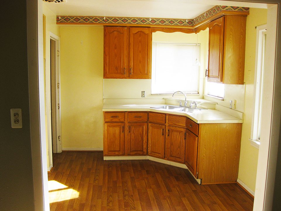 2nd image of 17136 Sprenger Ave