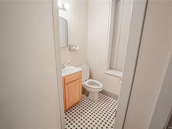 4th image of 625 Gramatan Ave