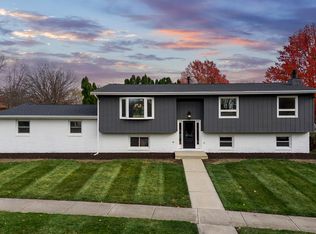 30 Brookshire Grn, Bloomington, IL 61704