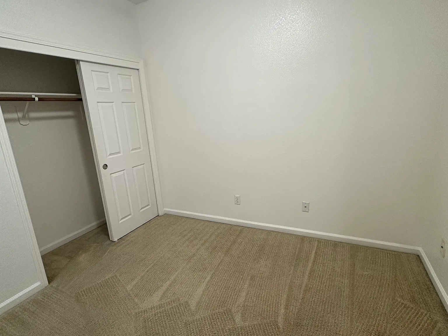 4 bed, 2.5 bath, 2218 sqft, $2,400 — Photo 3