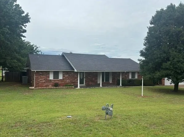 700 Lola Ave, Lindsay, OK 73052