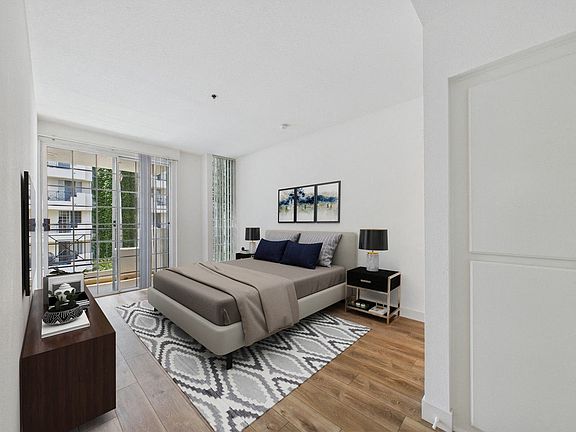 5th image of 310 S Swall Dr #Penthouse 5