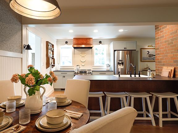 Dining room/kitchen
