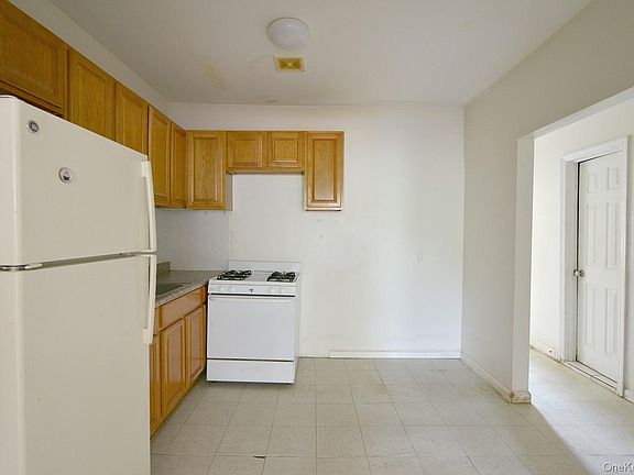 2nd image of 350 Montauk Avenue