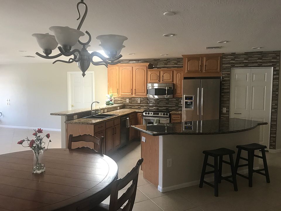 Kitchen and dining area.