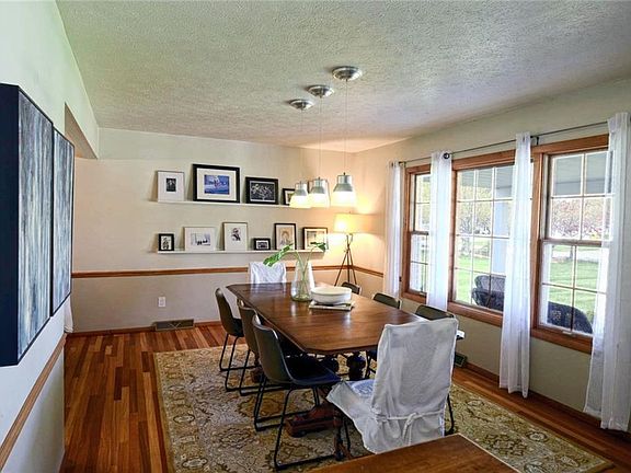 5th image of 988 Hampton Dr