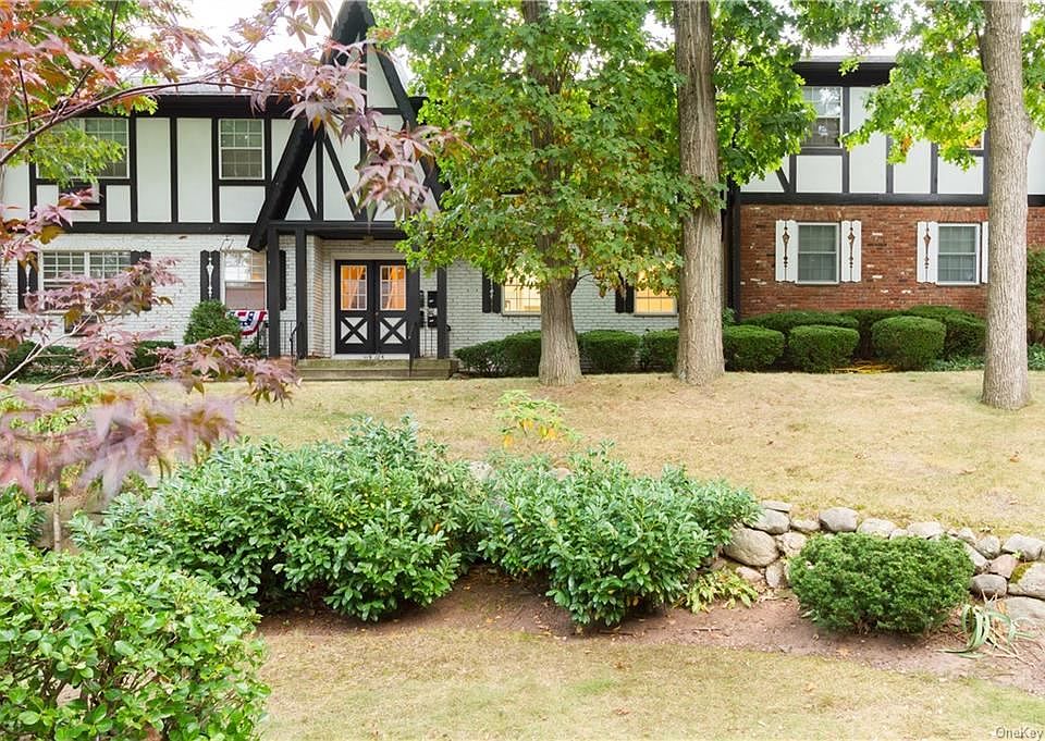 1st image of 121 Parkside Dr