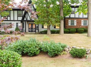 121 Parkside Dr, Suffern, NY 10901