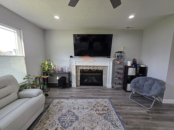 5th image of 385 W Big Pine Dr