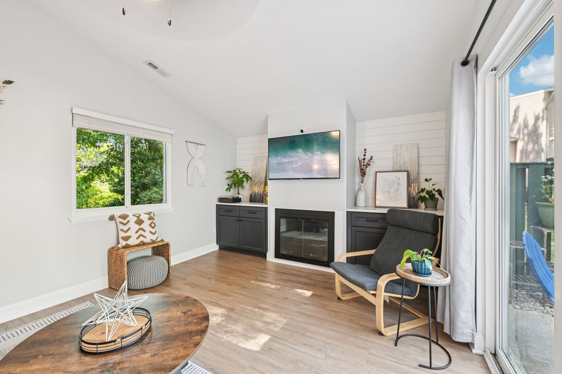 Walden Pond Dr-S2907-007.jpg