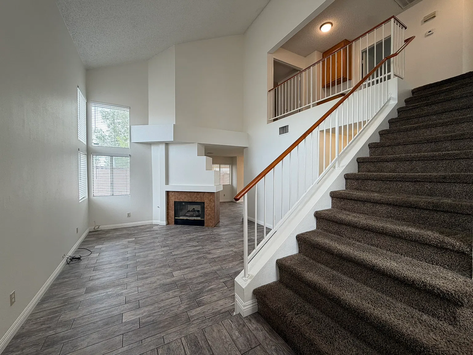 3 bed, 2.5 bath, 1584 sqft, $2,050 — Photo 2