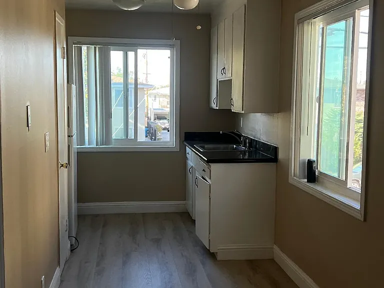 1368 Reeve St #5 — Photo 3
