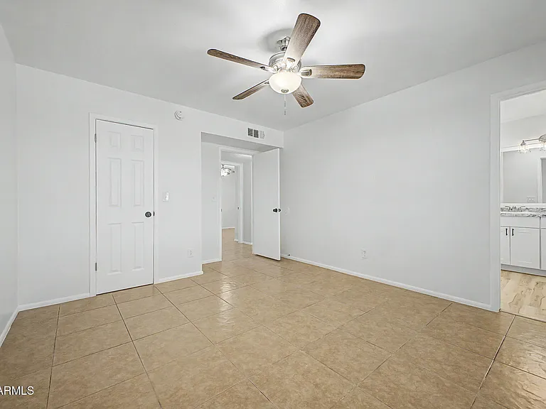 9010 W Griswold Rd — Photo 15