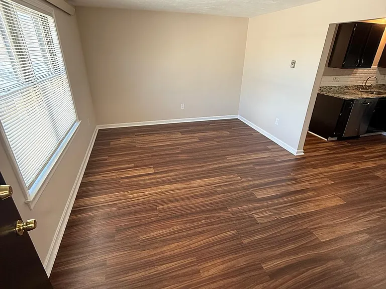 172 N Main St — Photo 8